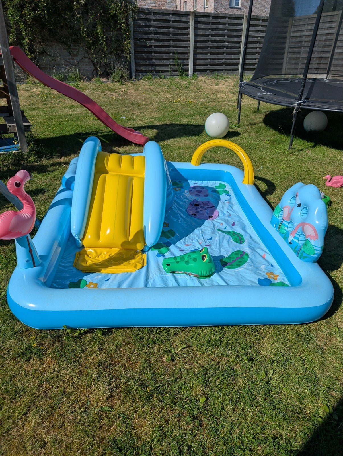 Kinder zwembad met glijbaan., Ophalen