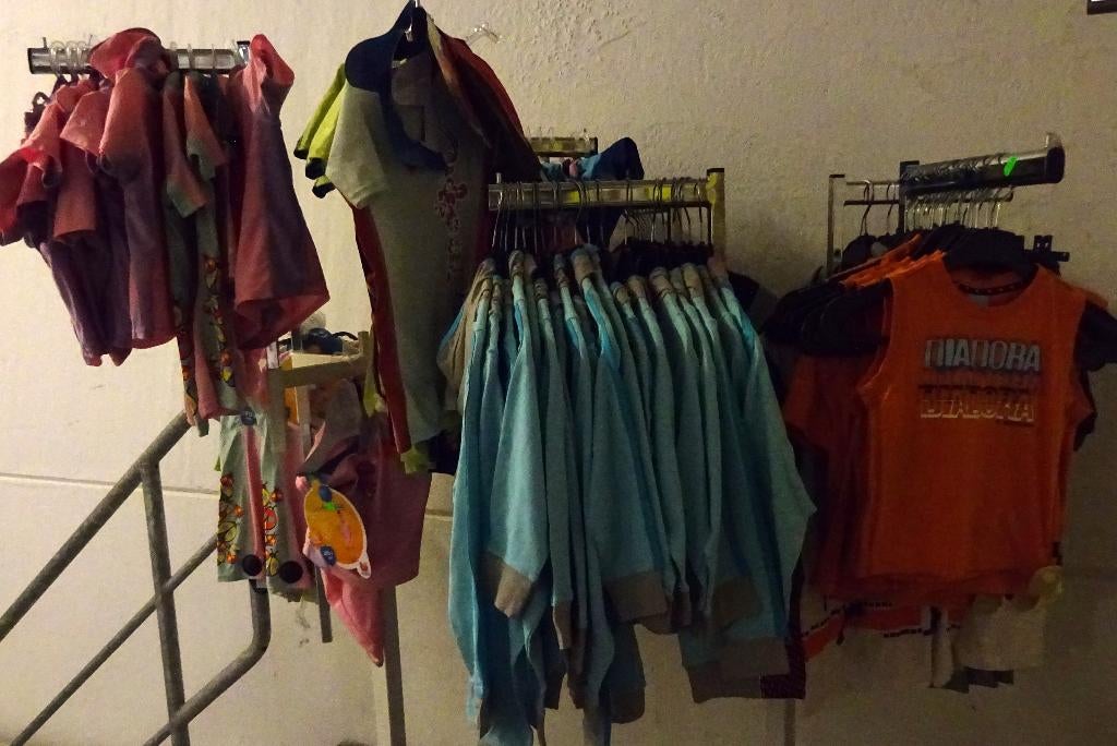 NIEUW Partij van 300 stuks Kinder kwaliteit kleding voor Mei, Enlèvement ou Envoi, Neuf, Autres tailles