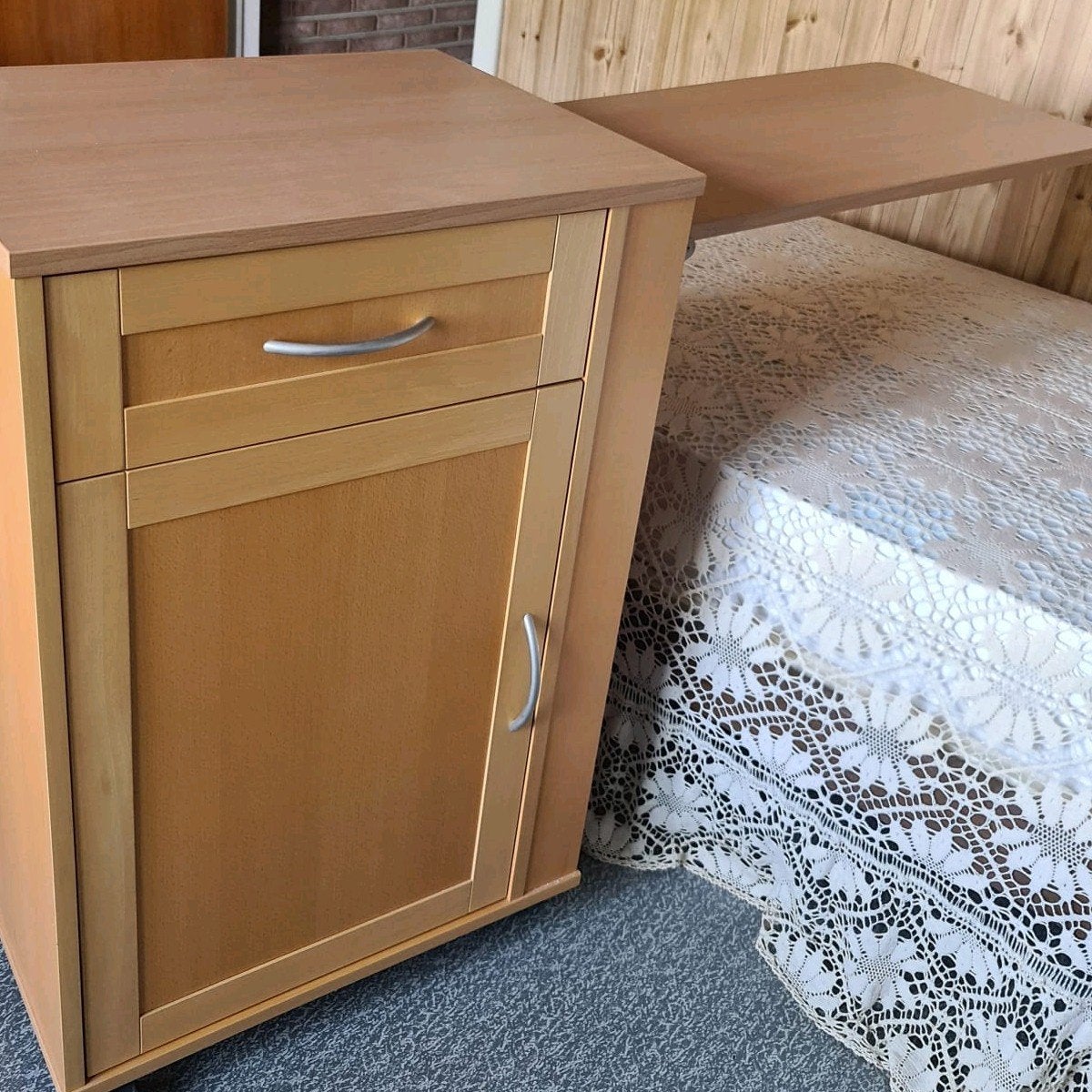 bed verpleeg kastje, Diversen, Verpleegmiddelen, Ophalen, Zo goed als nieuw