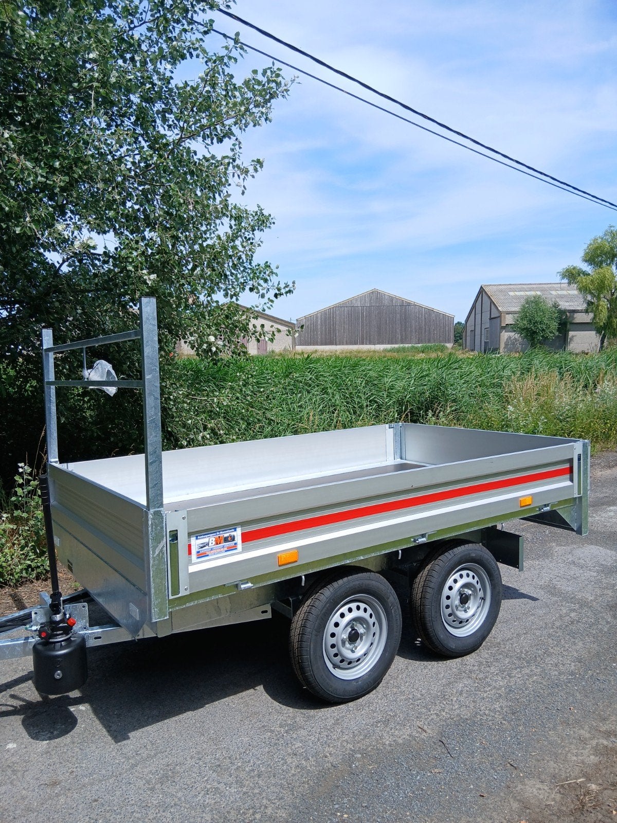 Gloednieuwe VDM kipper 750kg dubbelas 2m60 x 1m50
