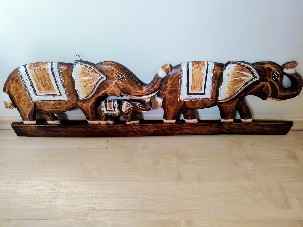 Azië. Olifantenfamilie. Handgemaakt. Houten wanddecoratie, Gebruikt, Oosters, 24 cm, Hout