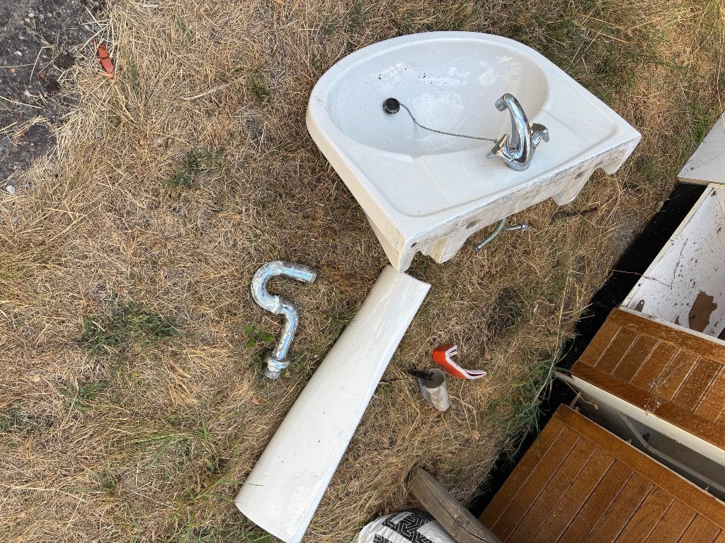 Gratis lavabo met voet, Doe-het-zelf en Bouw, Sanitair, Ophalen, Gebruikt, Steen, Wastafel