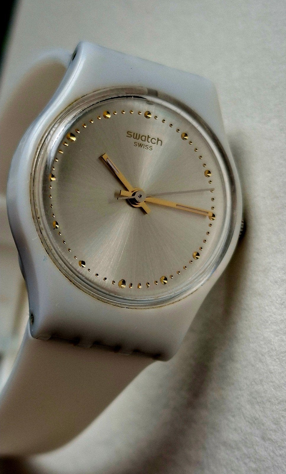Jolie Montre SWATCH (LW148 "WHITE MOUSE") Femme, Ophalen of Verzenden, Swatch