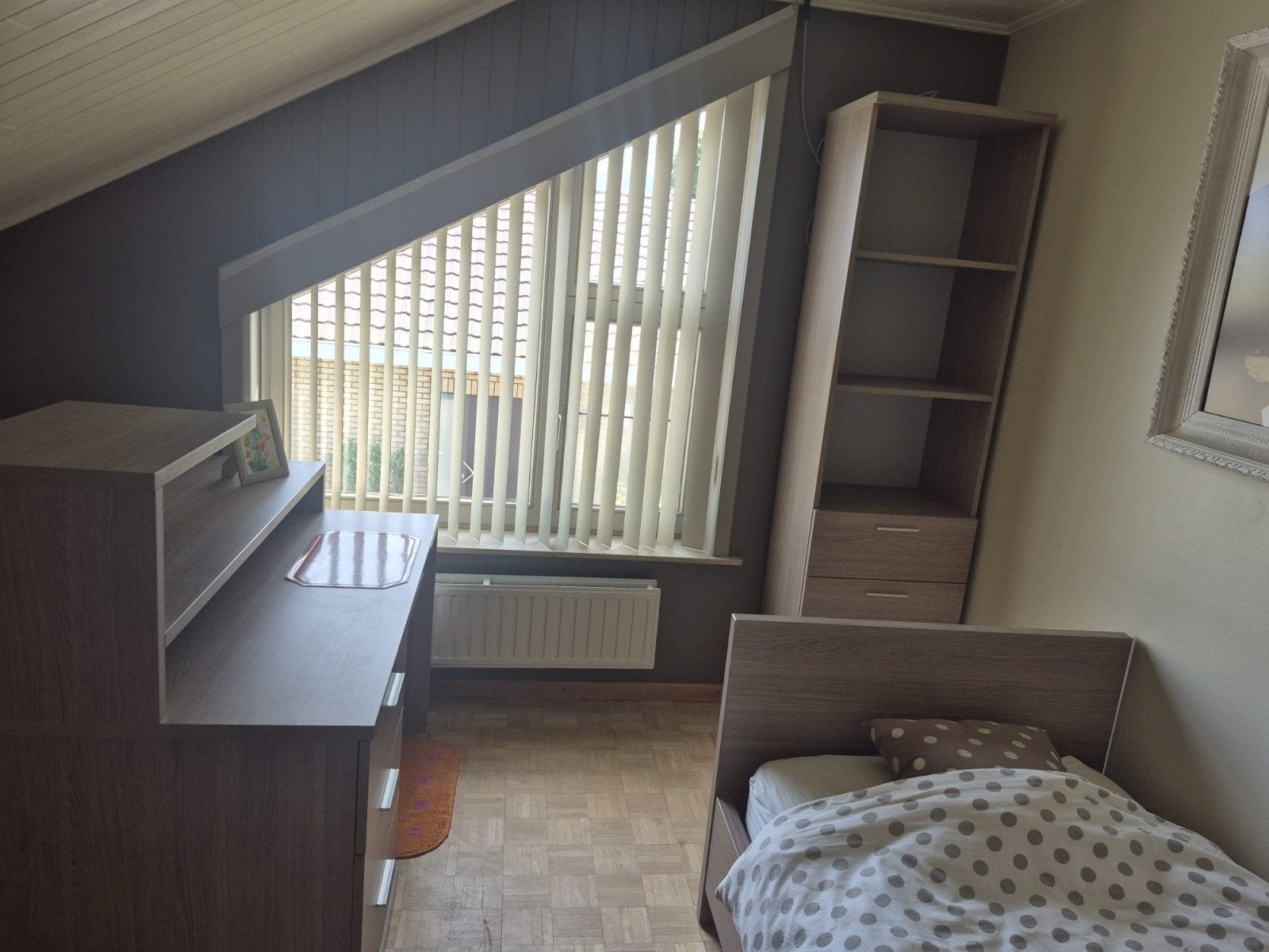 Complete slaapkamerset

Bed, linnenkast, bureau en boekenkas, Huis en Inrichting, Ophalen