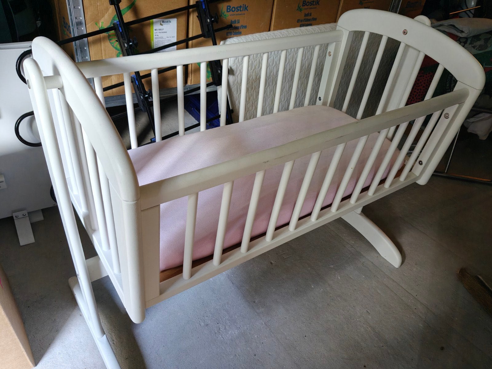 Wit houten wiegje (baby) + matras, Kinderen en Baby's, Babywiegjes en Ledikanten, Ophalen