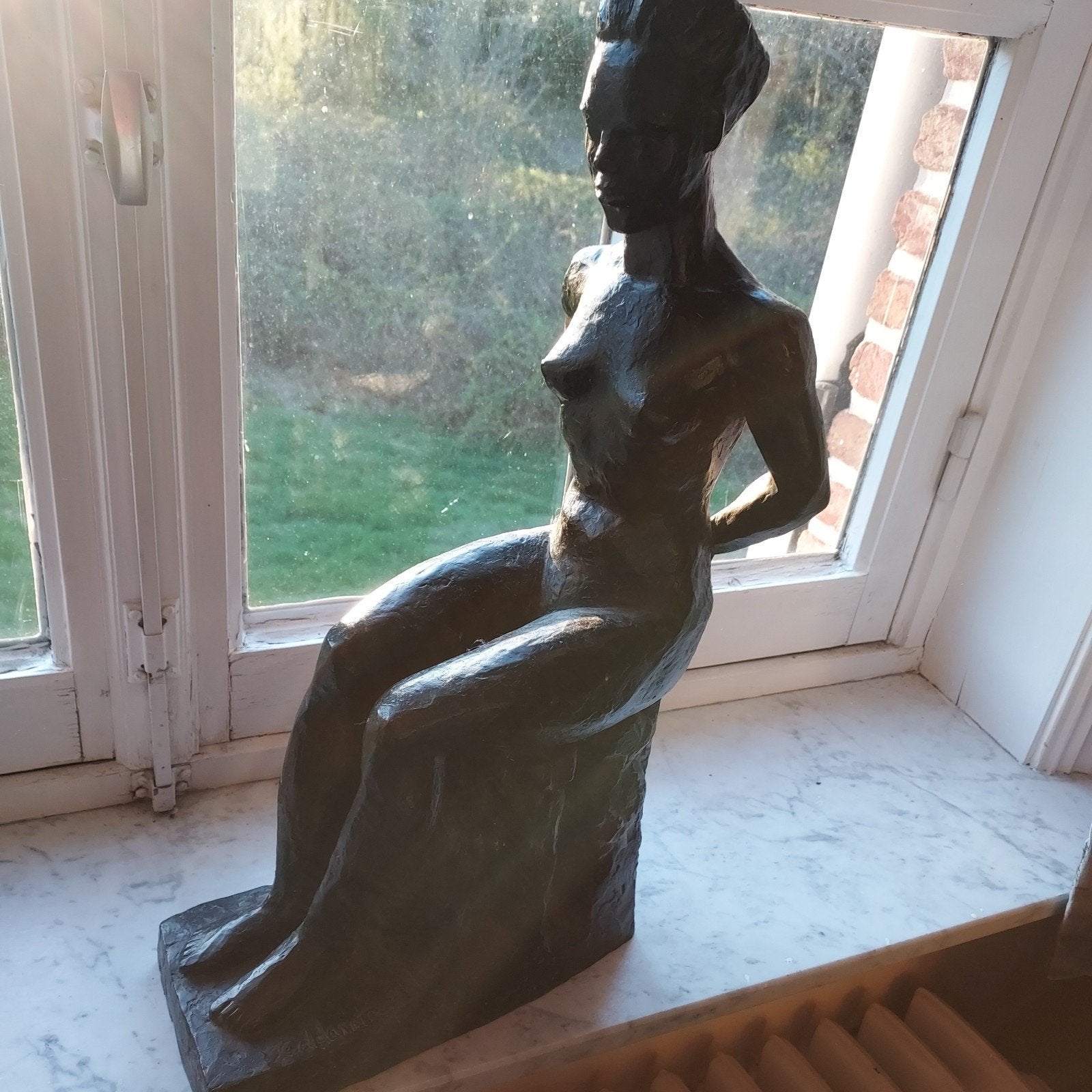 Statue en bronze, Enlèvement