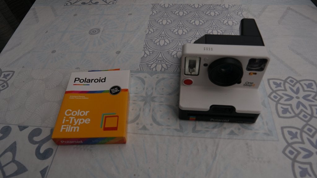 Polaroid camera en doosje foto's, Ophalen, Zo goed als nieuw, Overige merken