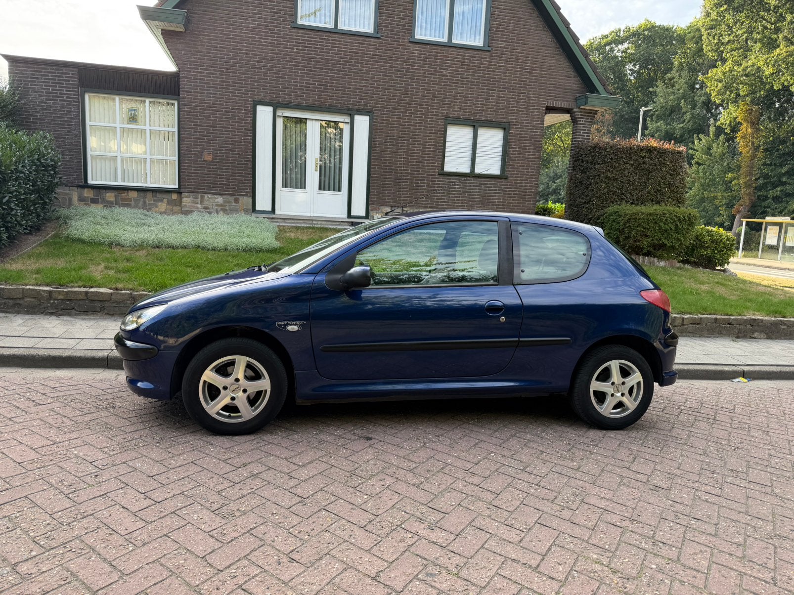 Peugeot 206, 1.4i benzine reeds gekeurd met carpass, Auto's, Dealer onderhouden, 1360 cc, https://public.car-pass.be/vhr/bbc28dd3-5fcf-4eff-b7d5-268910854158