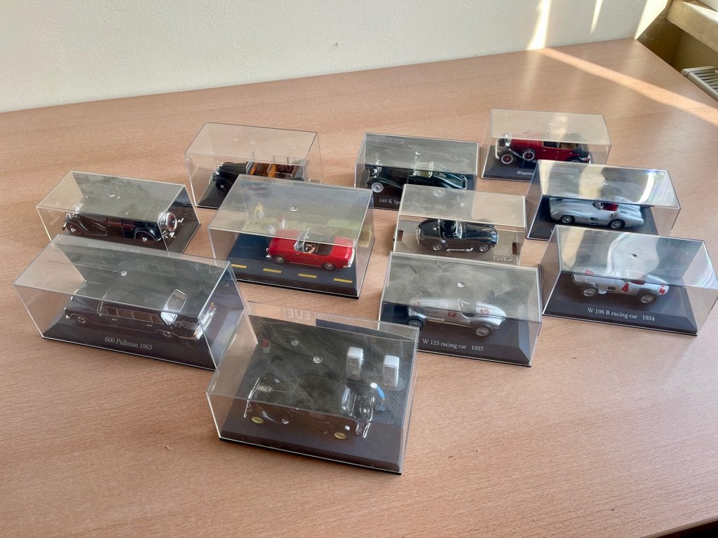lot van 11 auto modellen, Ophalen
