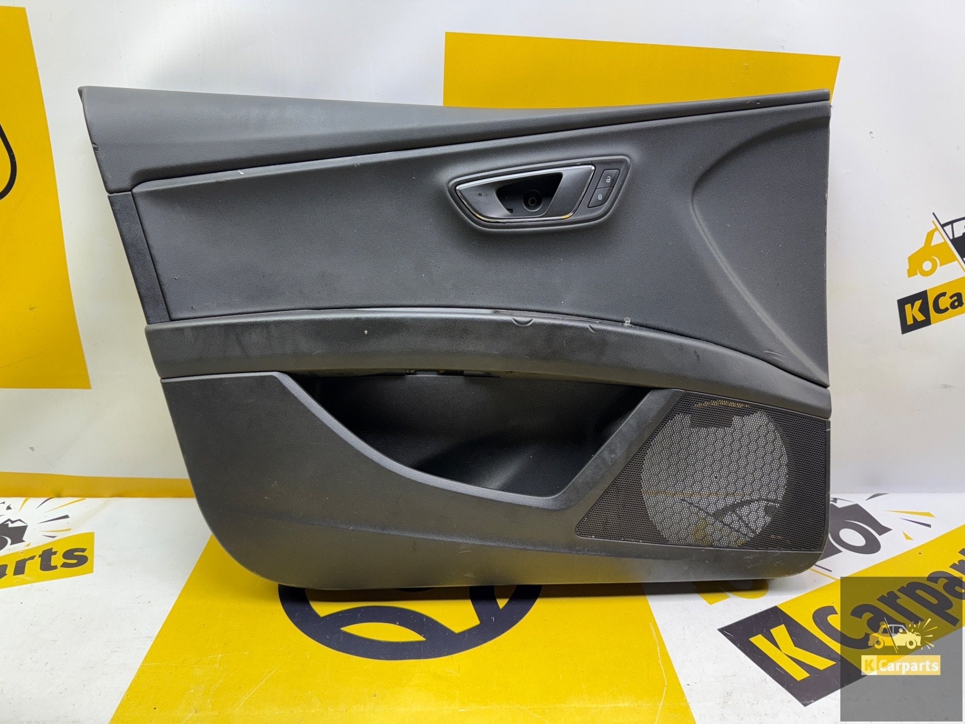 Garniture de porte avant gauche d'origine Seat Leon 5F 5f486, Autovia A-2, Km 585 585
08760  Martorell, ES, SEAT S.A., Utilisé