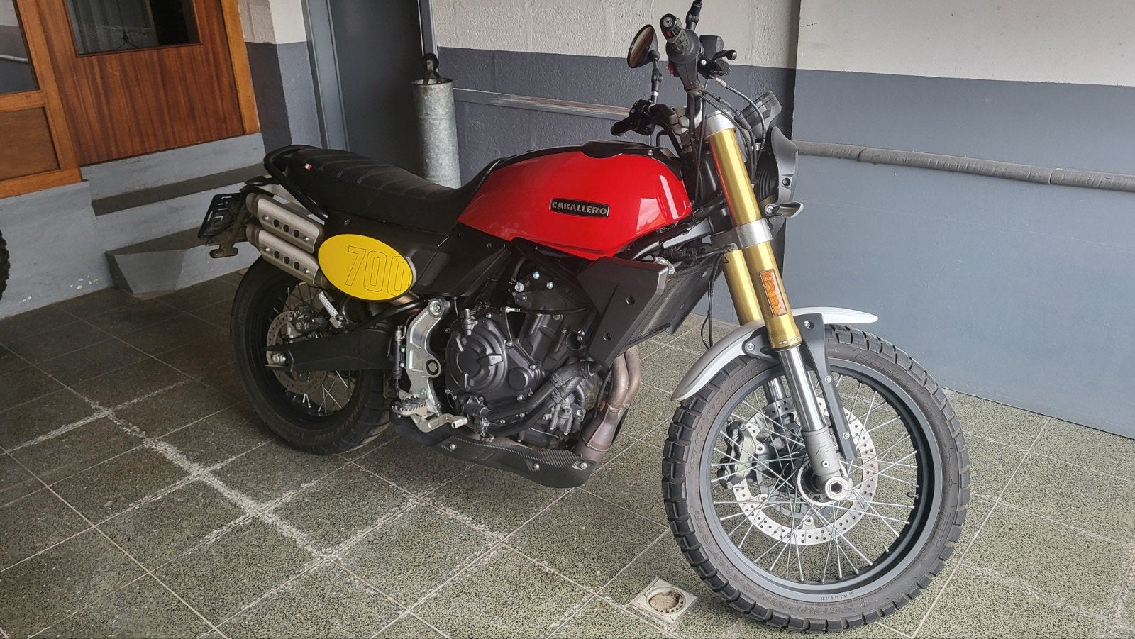 A vendre Fantic Caballero 700,couleur rouge, Motos, Enlèvement ou Envoi, 4 cylindres