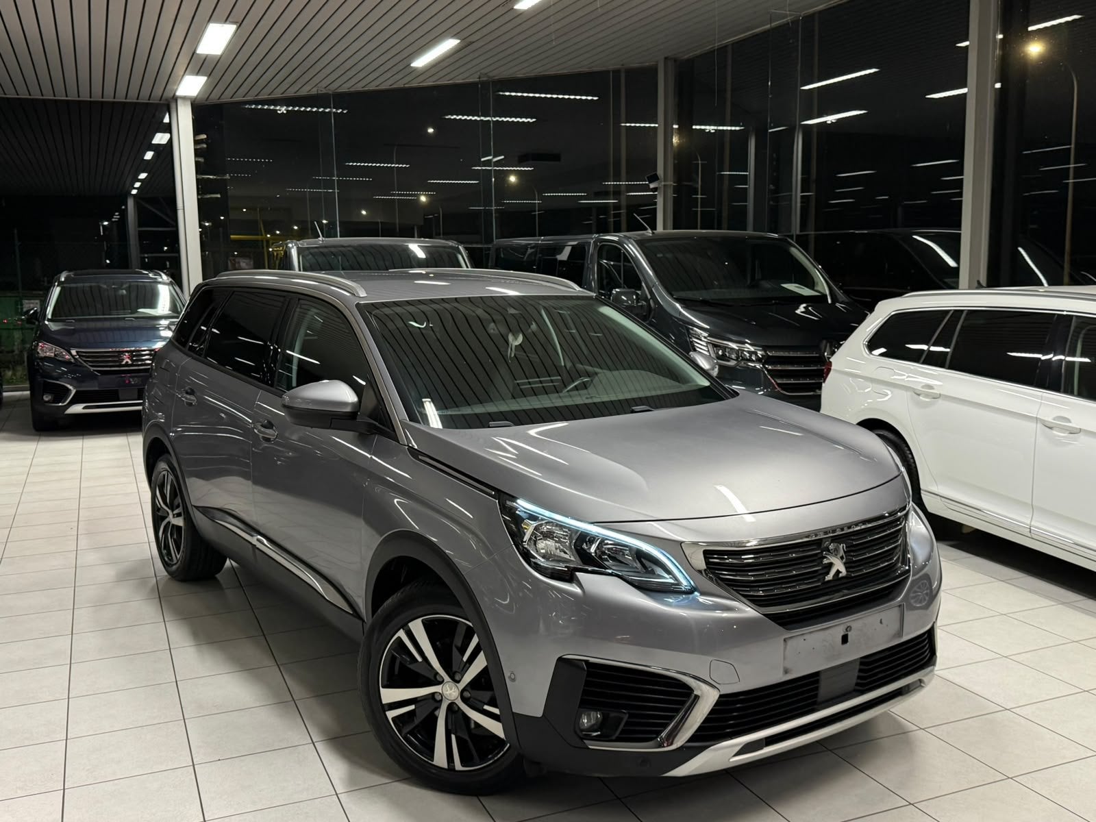 Peugeot 5008 1.5HDi 7 Places 96kW Euro 6d-TEMP-EV, 94 kW, Argent ou Gris, Achat, Euro 6