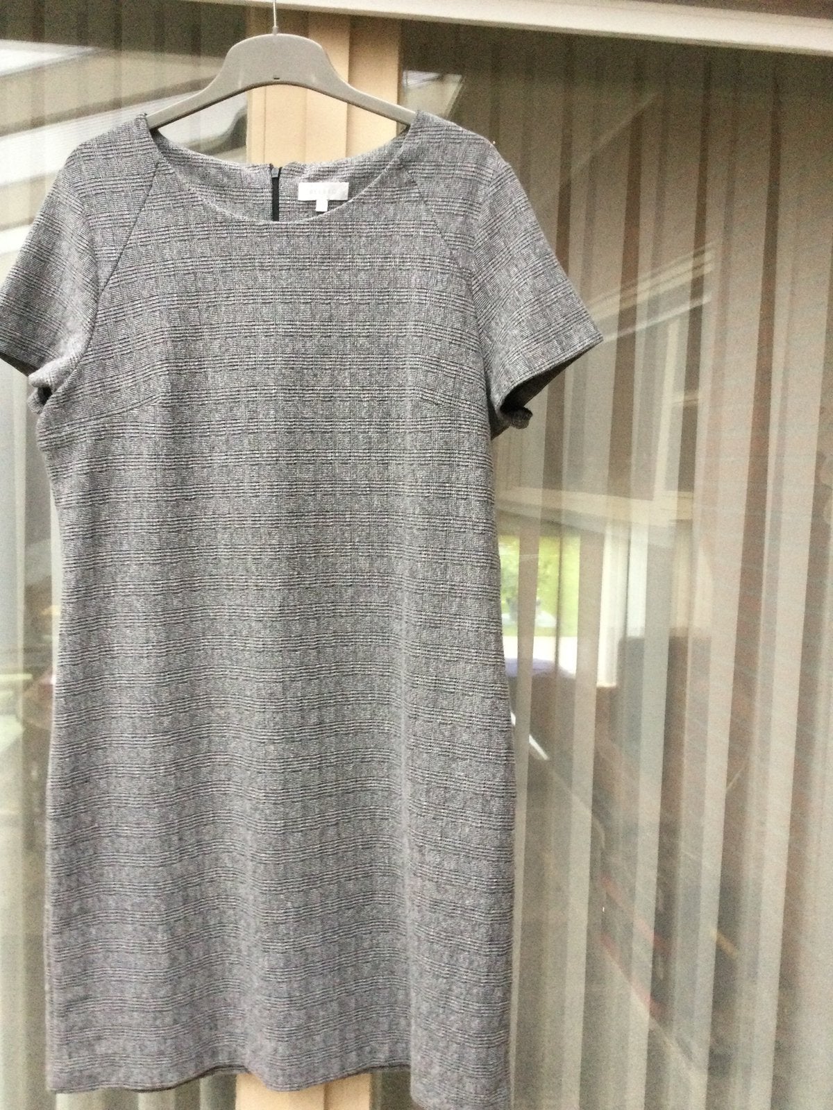 Kleedje, Ophalen, Zo goed als nieuw, Maat 46/48 (XL) of groter, Grijs