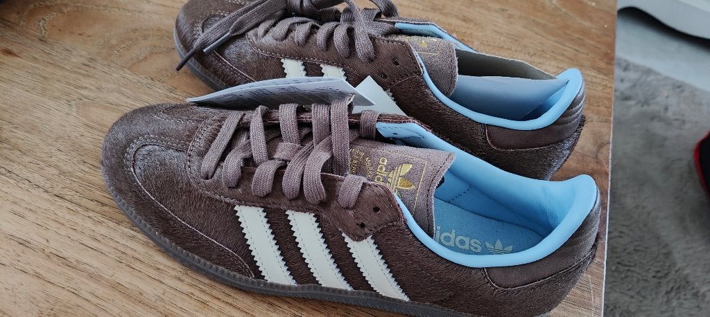 Adidas femme, Enlèvement