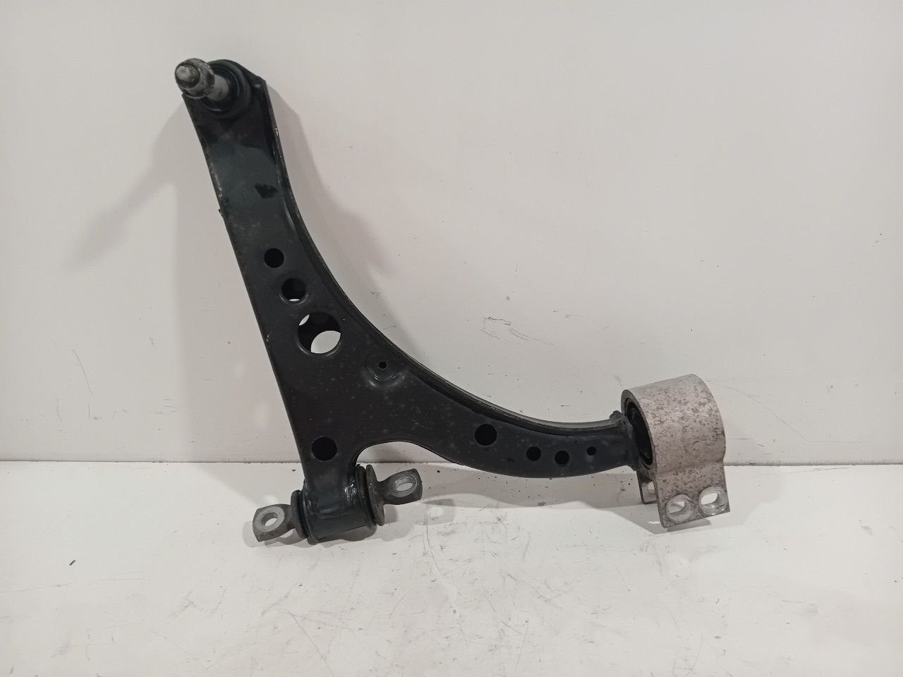 Draagarm rechts voor Opel Astra, Onderdelen@venauto.nl, Van der Ven Autorecycling B.V., Ettenseweg 76, 4706 PB Roosendaal, The Netherlands