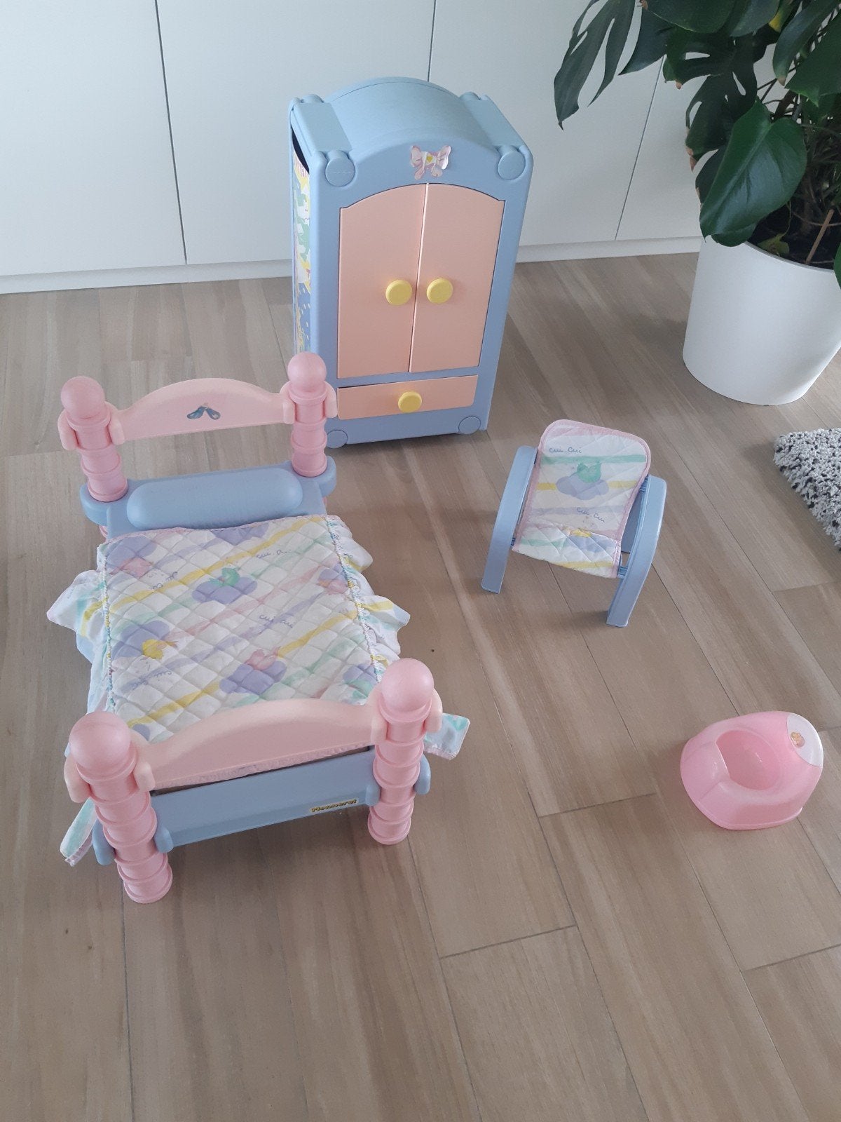 Poppenkamer, Ophalen