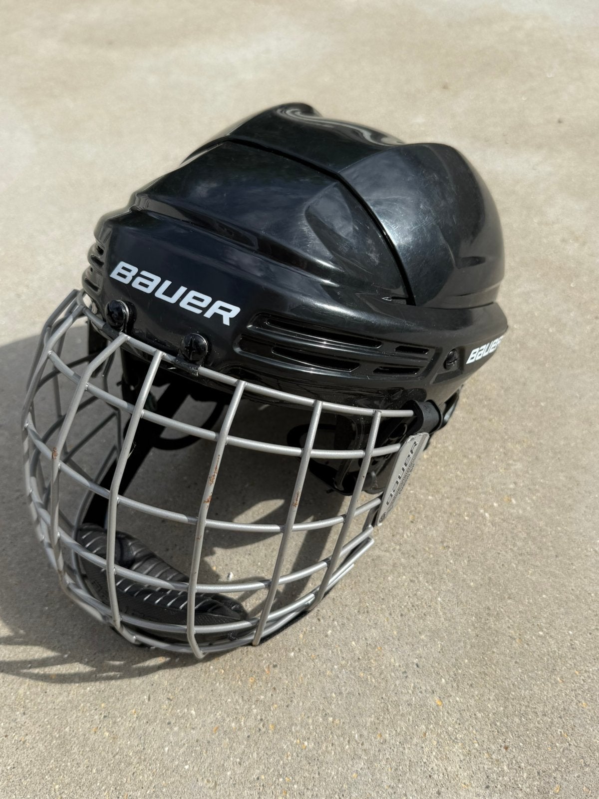 Bauer BHH210 ijshockeyhelm + Bauer kooi – SeniorM, 56–58 cm,, Sport en Fitness, Ophalen, Zo goed als nieuw