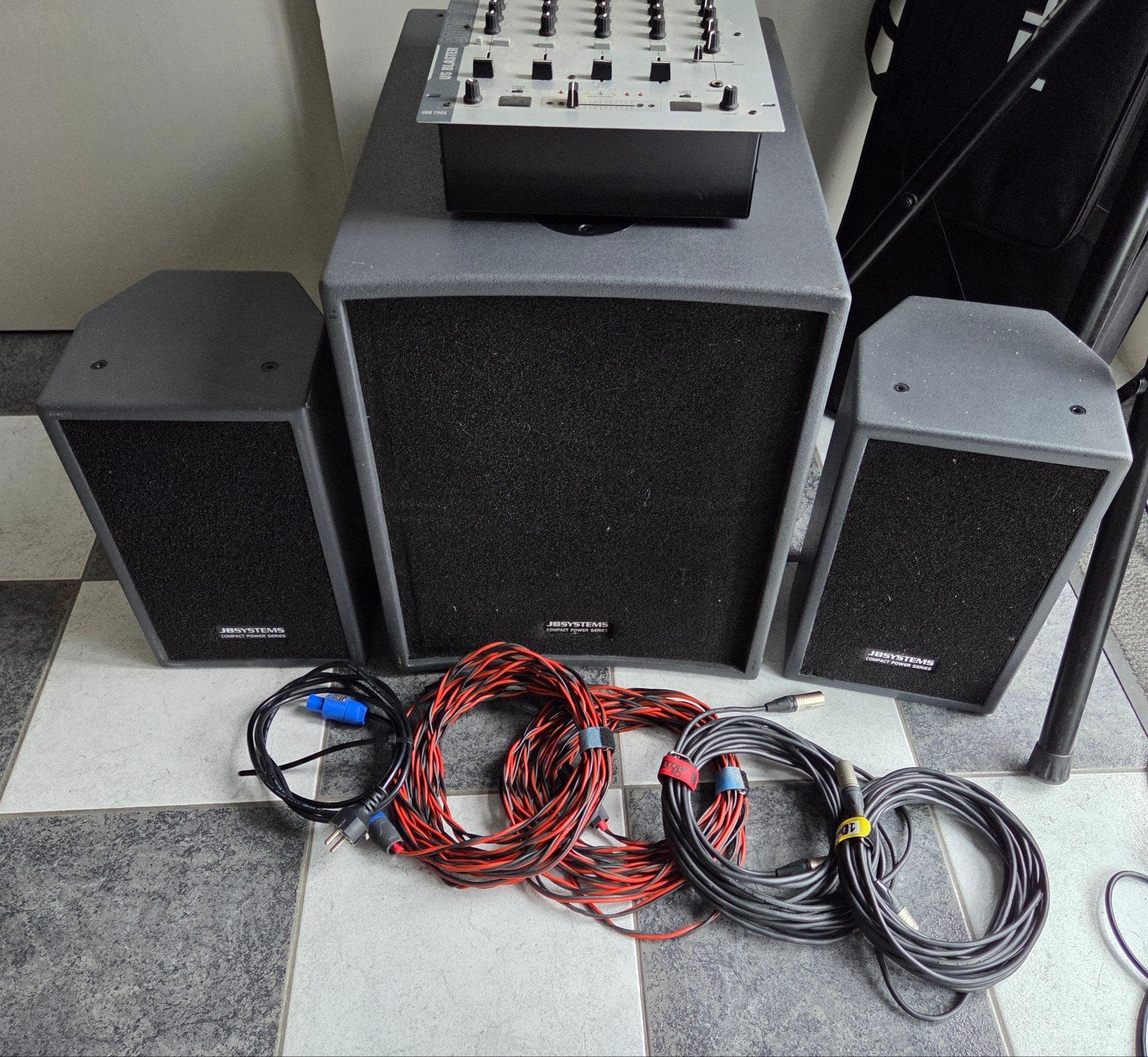 actieve geluidsset 15" subwoofer 2x8" 2-weg toppen 900 wrms, Enlèvement, Comme neuf, 500 à 1000 watts, Sono