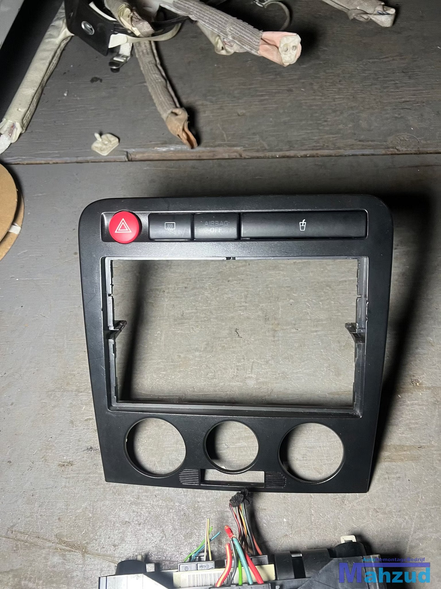 SEAT IBIZA 3 Kachel paneel radio frame 2002-2009, Gebruikt, Autovia A-2, Km 585 585
08760  Martorell, ES, SEAT S.A., Customercare@seat.es