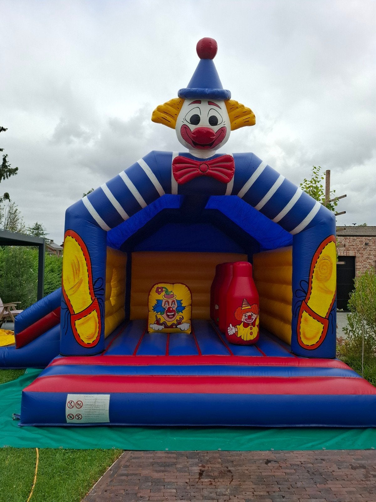 Overdekt springkasteel met obstakels en glijbaan TE KOOP, Ophalen