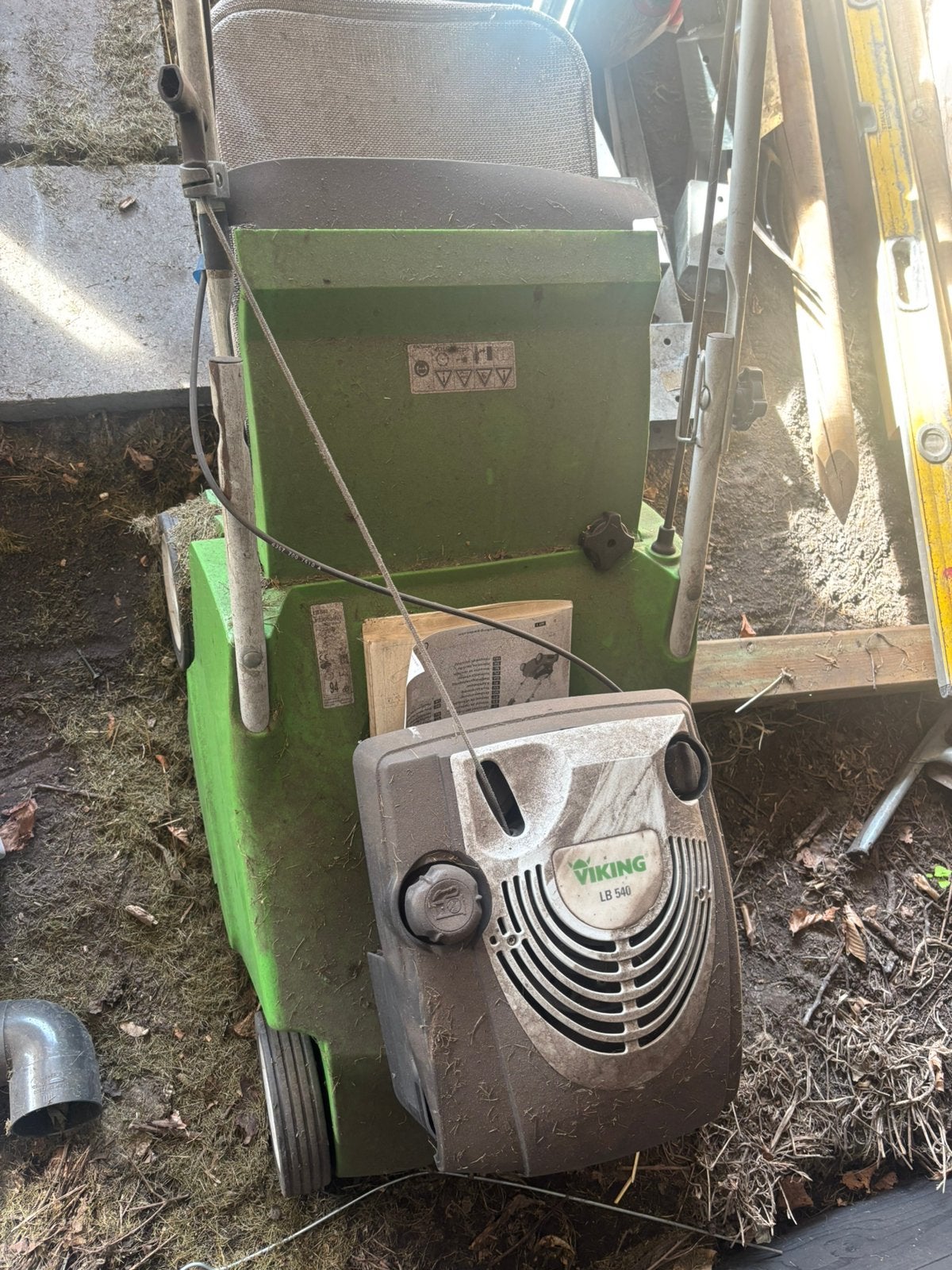 Toutes sortes de machines de jardin, Enlèvement