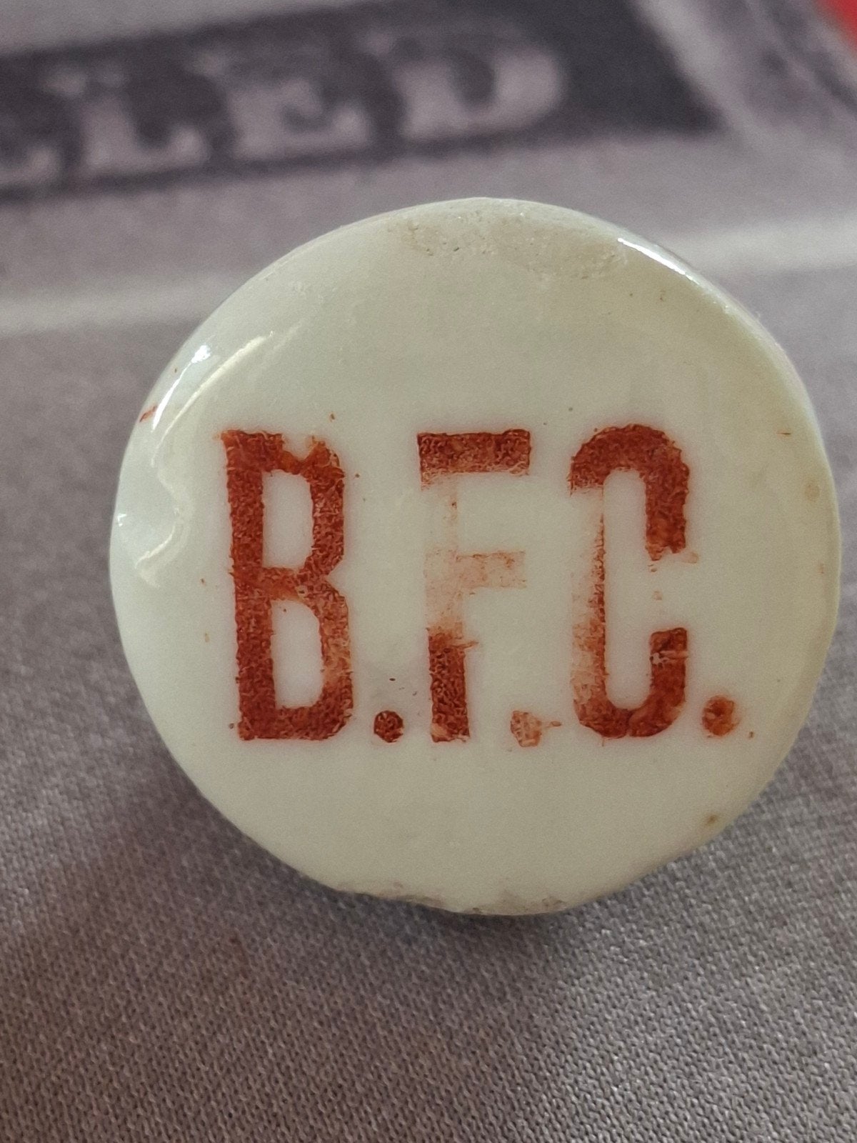 Porseleinen Dop.   B.F.C.        ??, Ophalen of Verzenden, Gebruikt, Verpakking