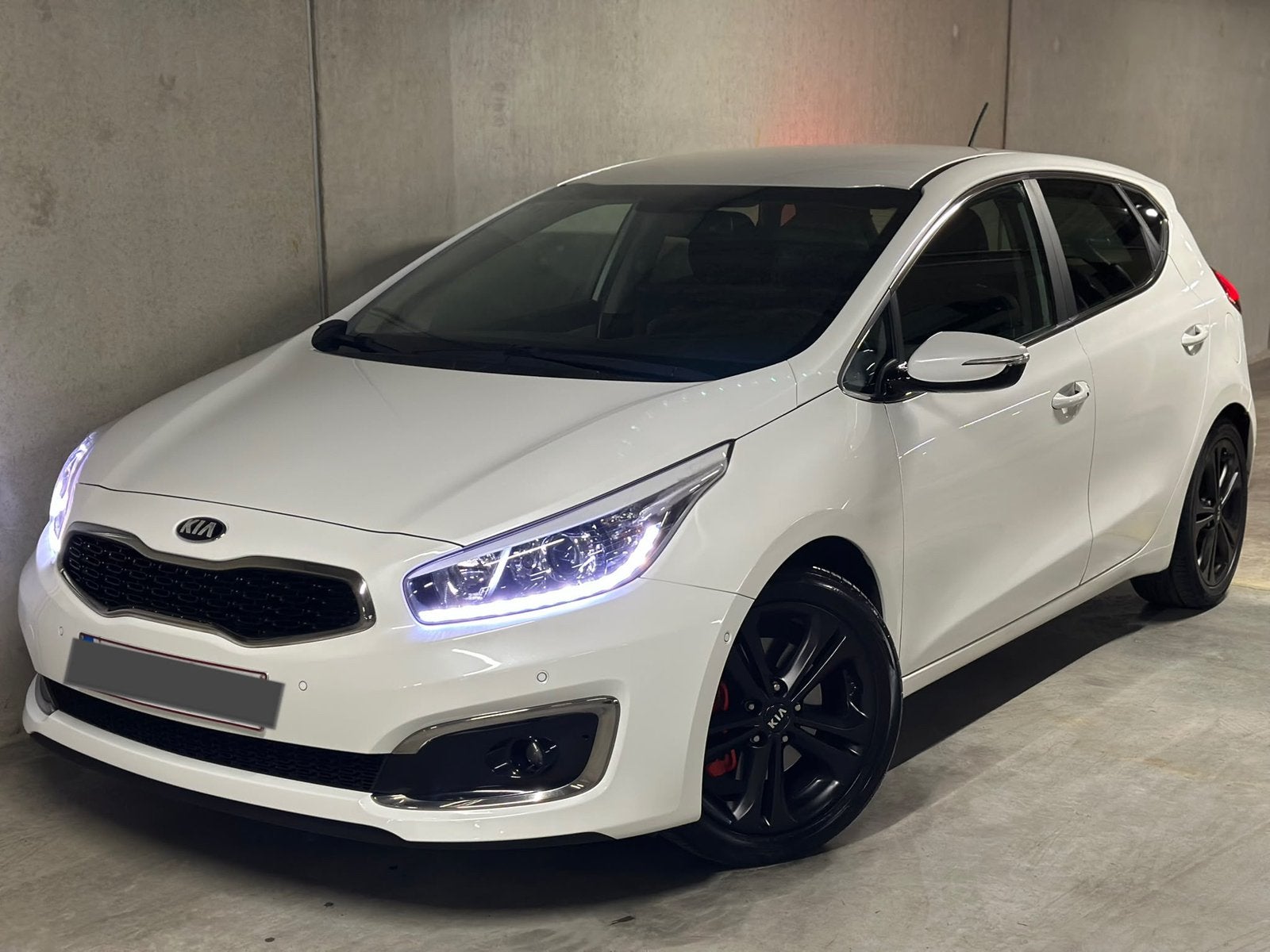 Kia cee’d JD 1.6i Sense DCT, Dealer onderhouden, 4 cilinders, Leder en Stof, Wit