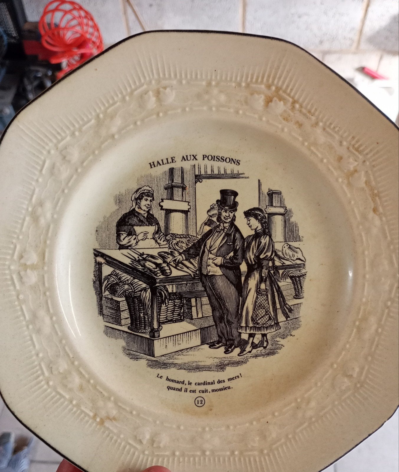assiette faïence Boch, Enlèvement