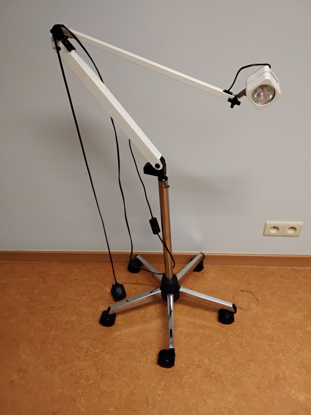 Staande lamp voor medisch onderzoek, Zakelijke goederen, Overige Zakelijke goederen, Ophalen