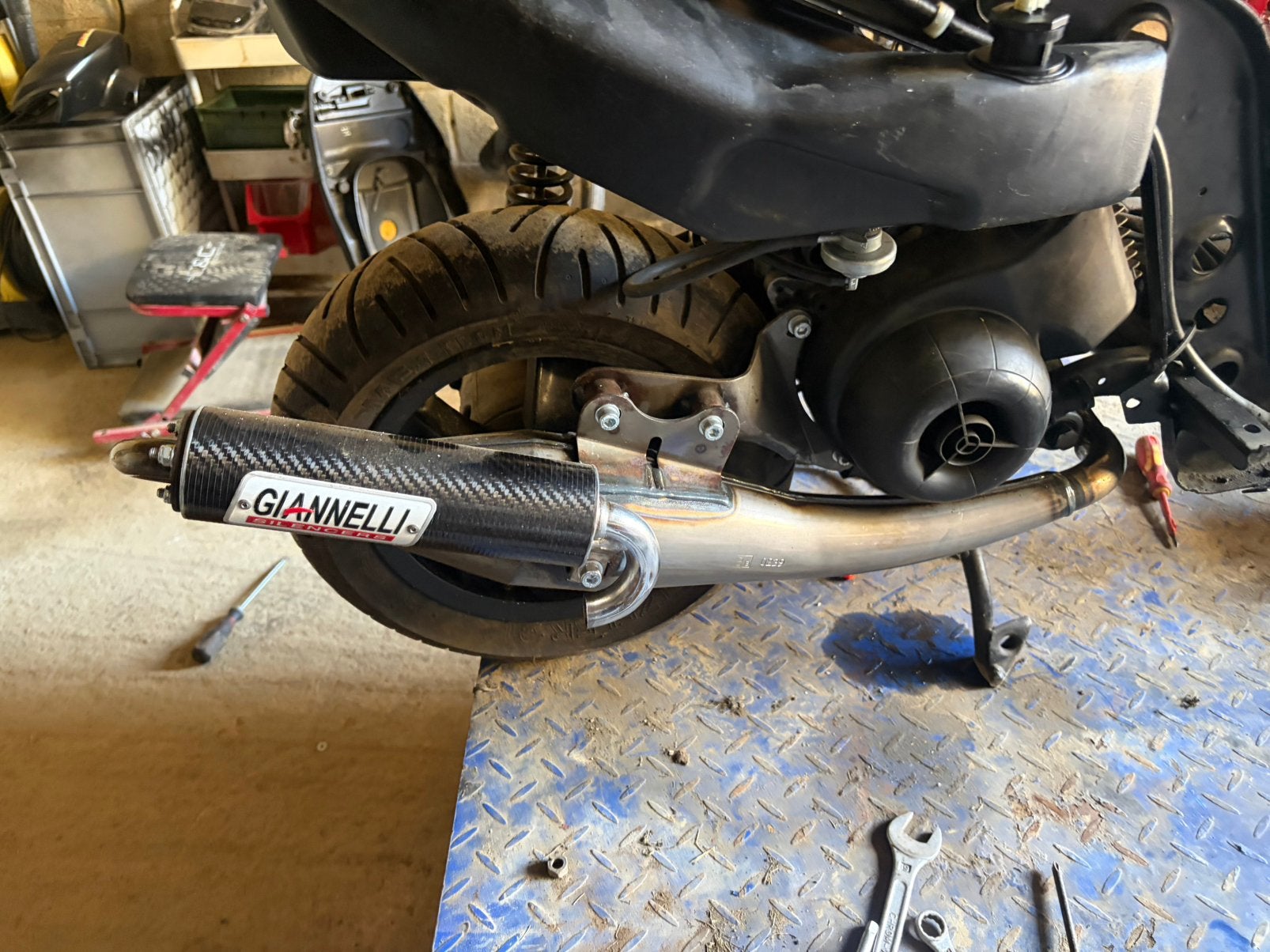 Vend pot piaggio zip 2, Vélos & Vélomoteurs, Enlèvement, Neuf, Pot d'échappement