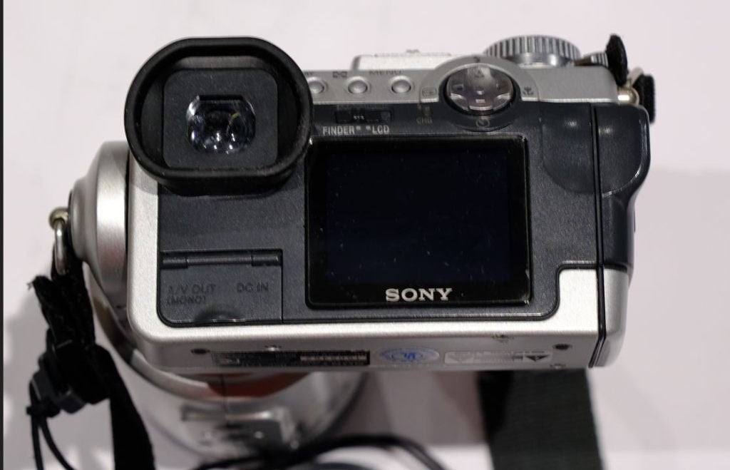 camera Sony DSC F717 cybershot, Flash intégré, 4 à 7 fois, 5 mégapixels, Comme neuf