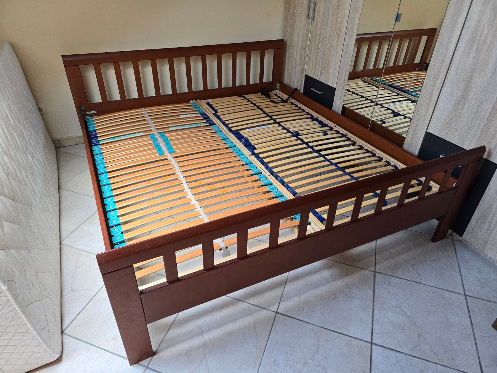 Tweepersoonsbed 1 beddenbodem elektrisch verstelbaar 180x200, Huis en Inrichting, Slaapkamer | Bedden, Ophalen, Bruin, Tweepersoons