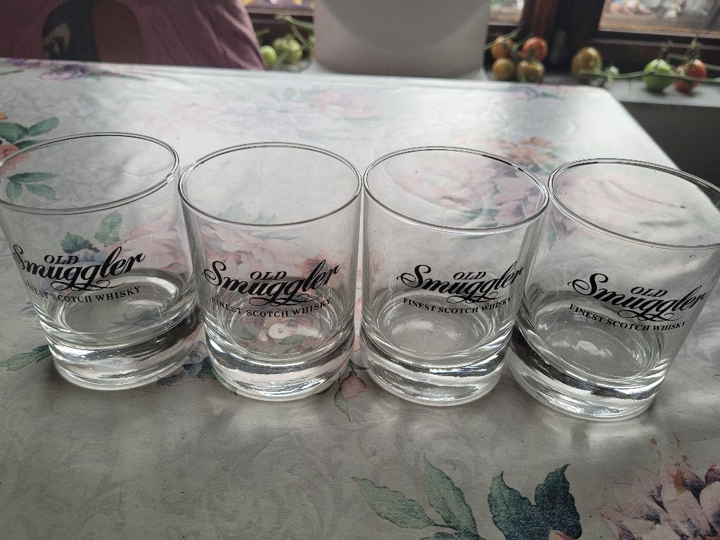 Verres à whisky (4 pièces), Enlèvement, Comme neuf, Verres et Verres à shot