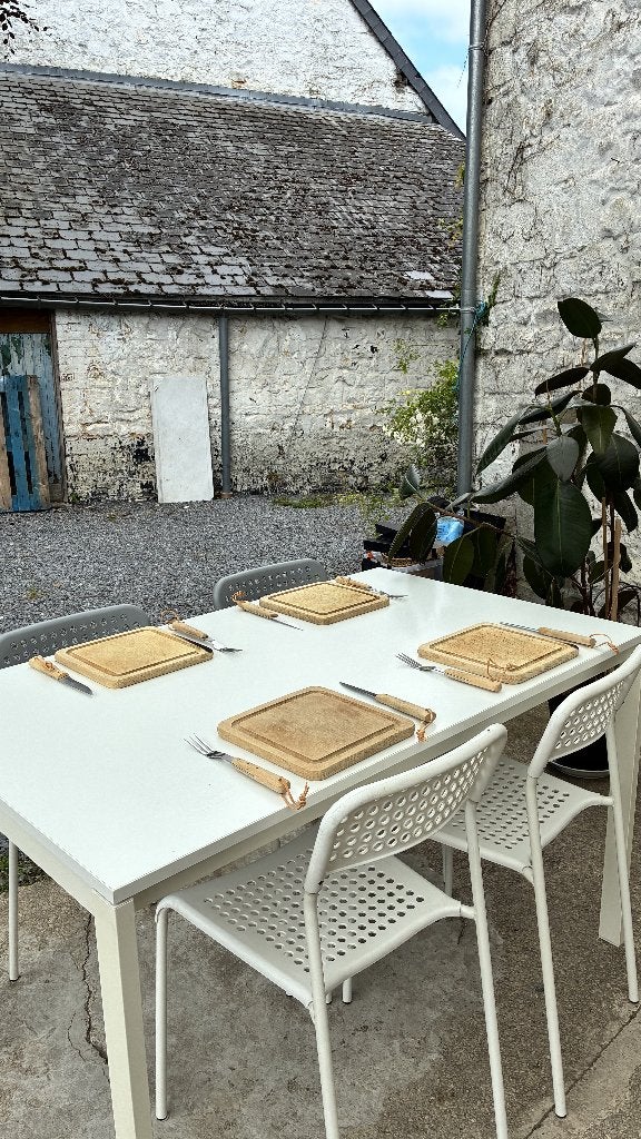 Table à manger IKEA blanche + 4 chaises – Très bon état, Maison & Meubles, 100 à 150 cm, Cinq personnes ou plus, Synthétique, Enlèvement