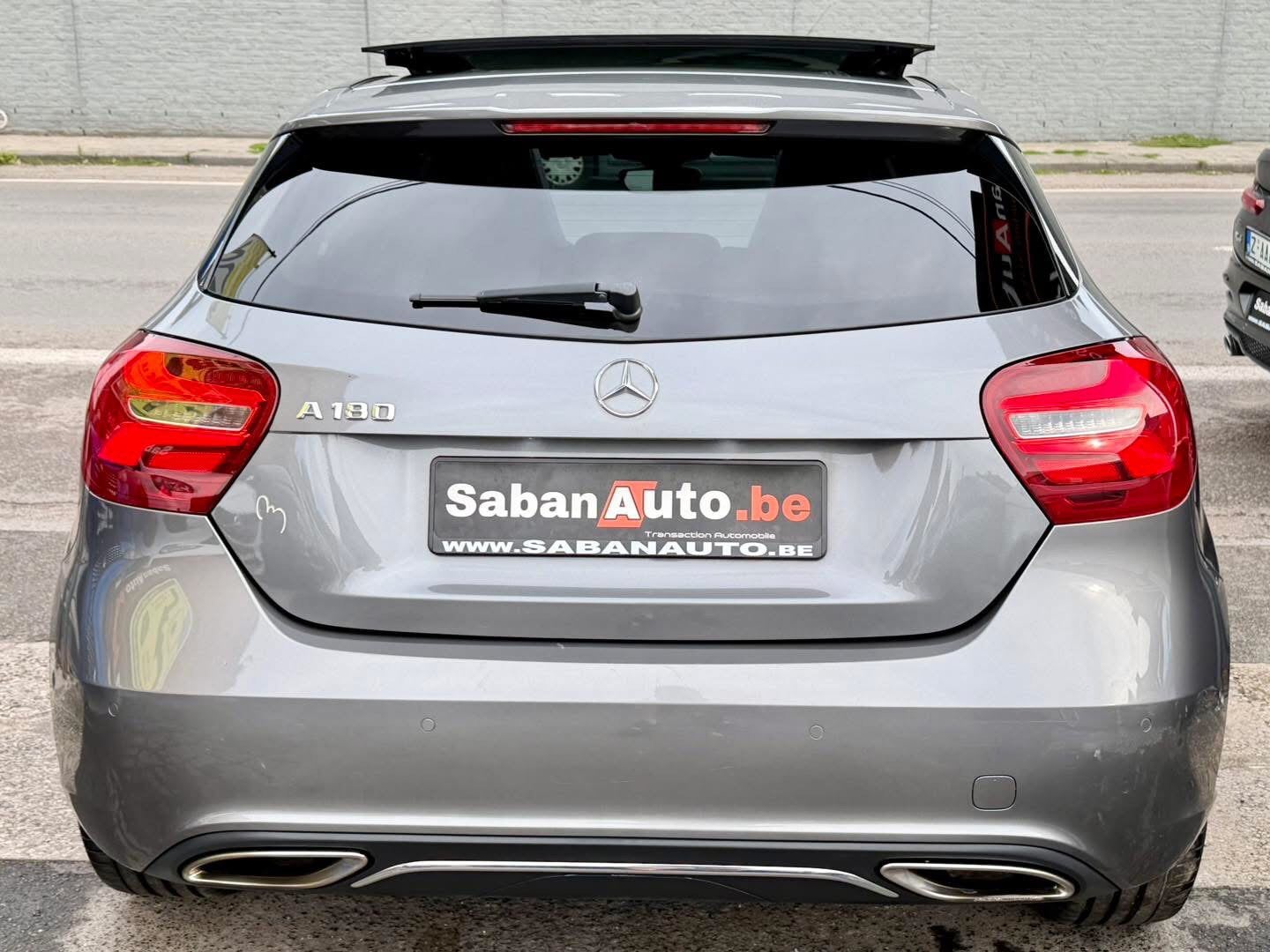 Mercedes A180 Essence EURO 6 B PACK SPORT 11/2016, Auto's, Mercedes-Benz, Euro 6, Bedrijf, 5 deurs, Zilver of Grijs