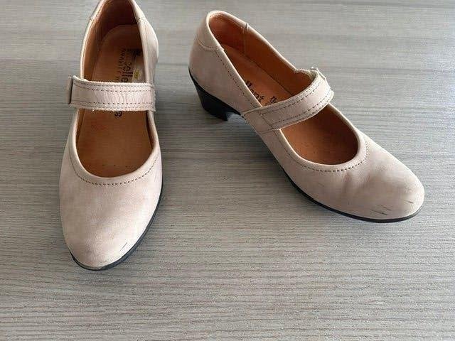 Excellentes chaussures habillées taille 39 (nr2278a), Vêtements | Femmes, Chaussures, Enlèvement ou Envoi, Beige, Excellent, Porté
