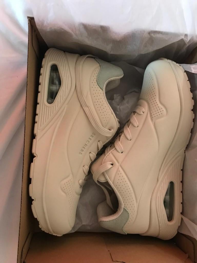 Skechers Uno Stand on Air pointure 39, neuves, Vêtements | Femmes, Chaussures, Neuf, Skechers, Beige, Chaussures de sports