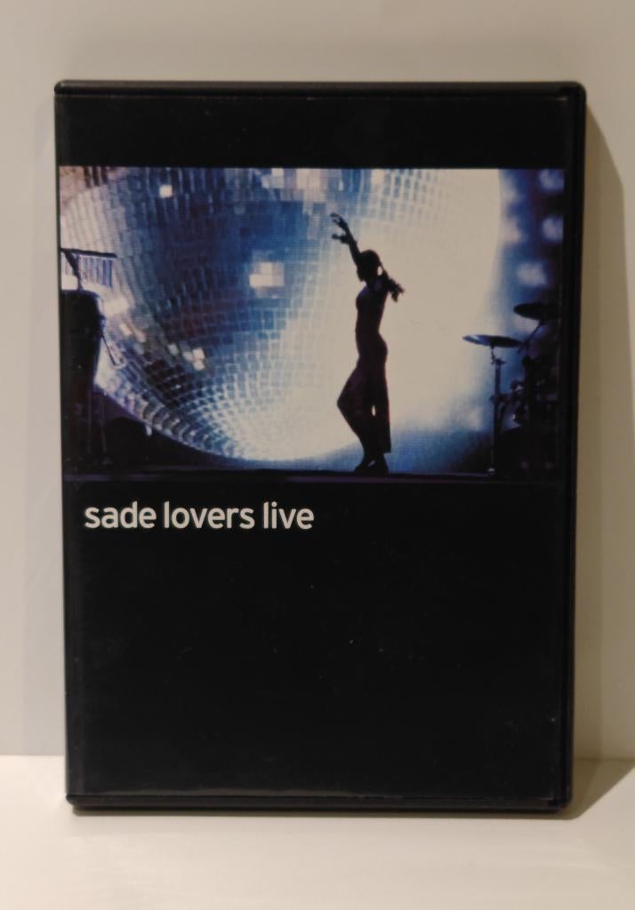 Sade – Lovers Live | Intiem & stijlvol live‑concert (87 min), CD & DVD, DVD | Musique & Concerts, Comme neuf, Tous les âges, Enlèvement ou Envoi