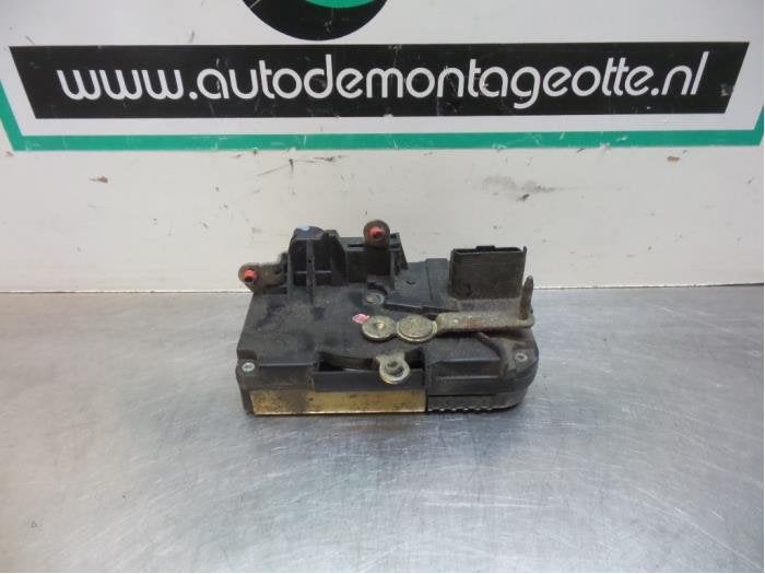 Serrure portière mécanique 2portes gauche d'un Peugeot Exp, -, 3 mois de garantie, Utilisé, -