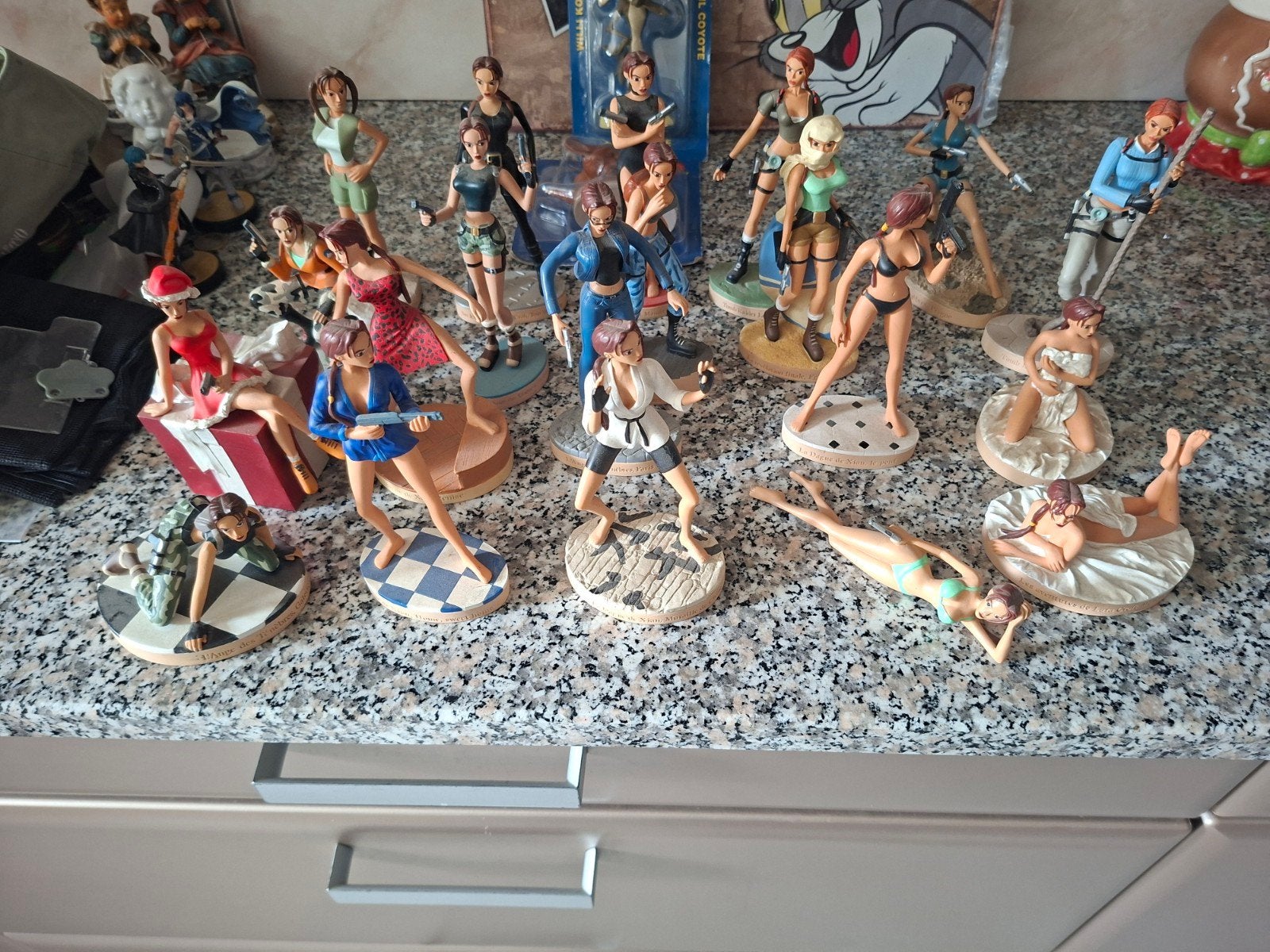 lot 20 statuettes tomb raider, Enlèvement