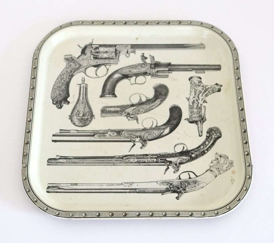 Gun Tray Piero Fornasetti - Vintage dienblad Italy, Huis en Inrichting, Gebruikt, Vierkant, Ophalen of Verzenden, Dienblad
