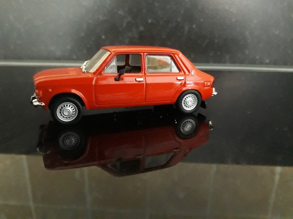 Fiat Zastava 1100 schaal 1:43, Enlèvement ou Envoi, Comme neuf, Voiture, Autres marques