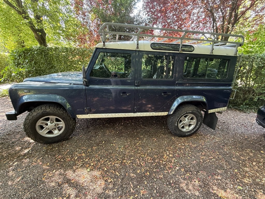 te koop Land Rover Defender 110 Station Wagon, 2,4 TD, Voorwielaandrijving, Elektrische ramen, Zwart, 4 cilinders
