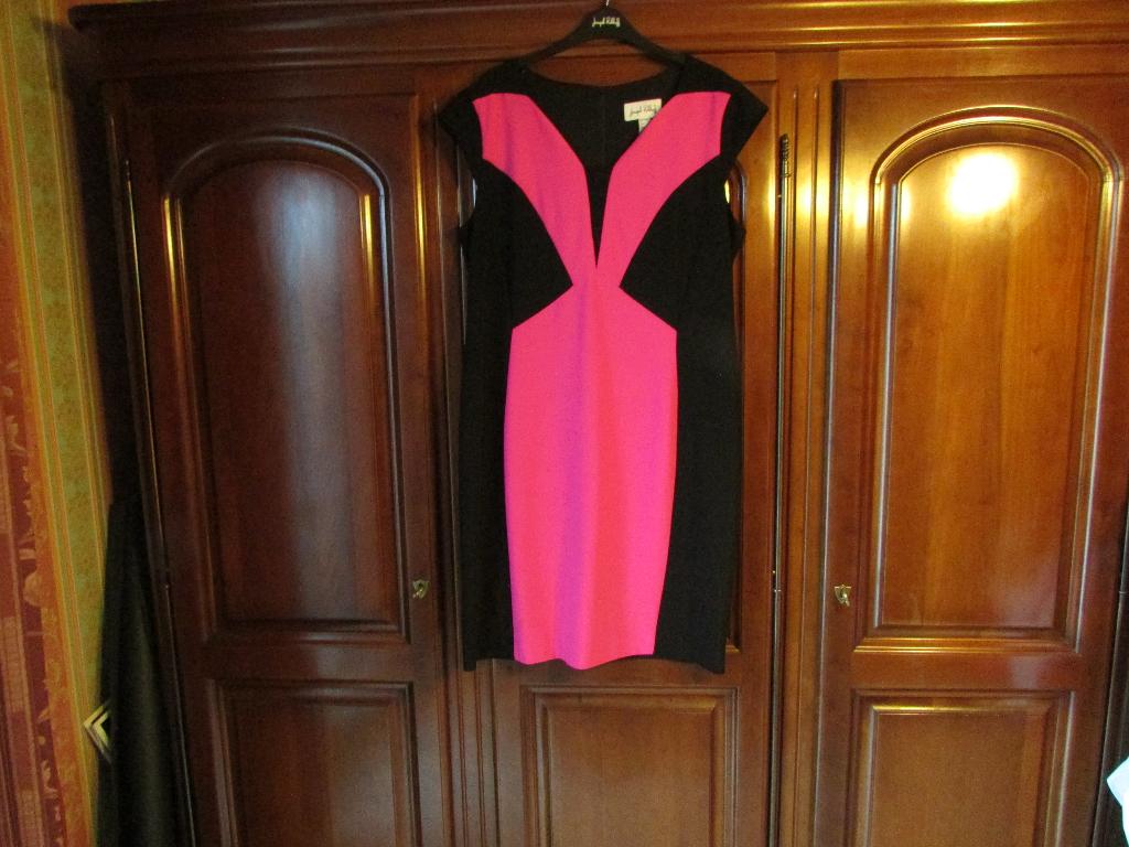 kleedje nr 1 zwart roos 70 euro Joseph Ribkoff., Kleding | Dames, Jurken, Joseph Ribkoff, Ophalen, Zo goed als nieuw, Zwart