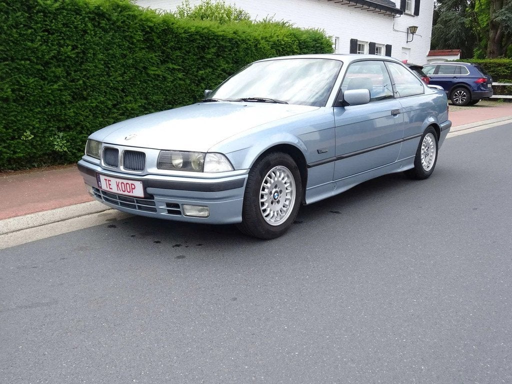 BMW 3 Serie 318 (bj 1992), Auto's, Zwart, Leder, Bedrijf, Handgeschakeld