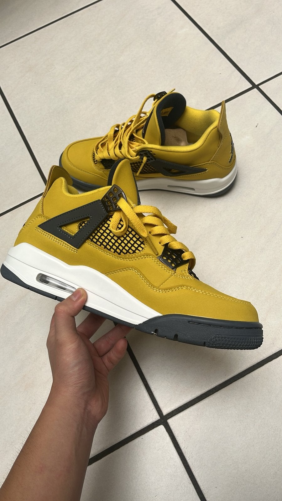 Jordan 4 lightning (42), Vêtements | Hommes, Enlèvement ou Envoi, Autres couleurs, Comme neuf, Baskets