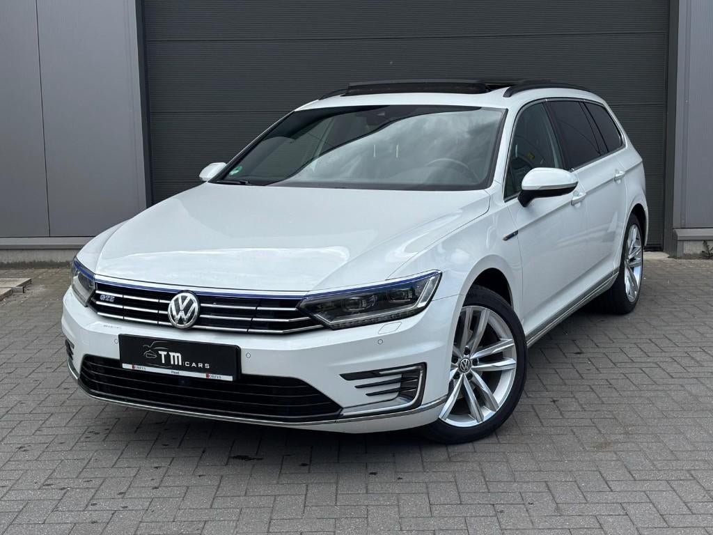 VW Passat variant GTE automaat pano dak, Auto's, Volkswagen, Stof, 4 cilinders, Parkeersensor, Wit