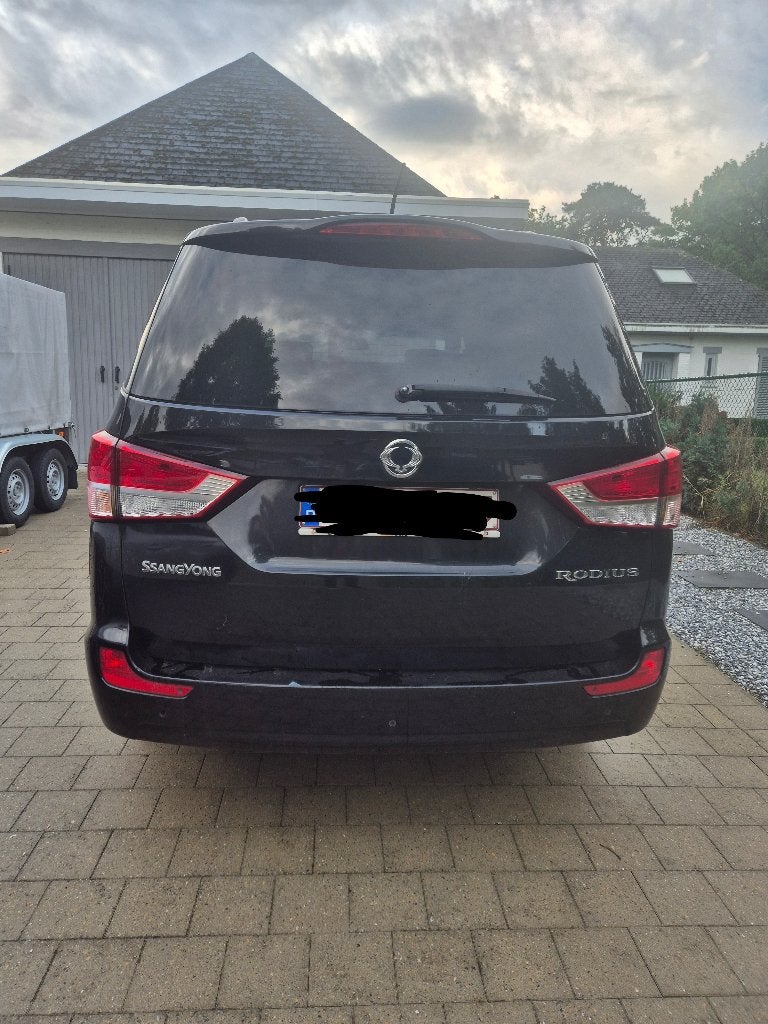 SsangYong Rodius 2.2 lichte vracht 2018 | Euro 6b EXPORT, Auto's, Monovolume, 4 cilinders, 131 kW, Leder