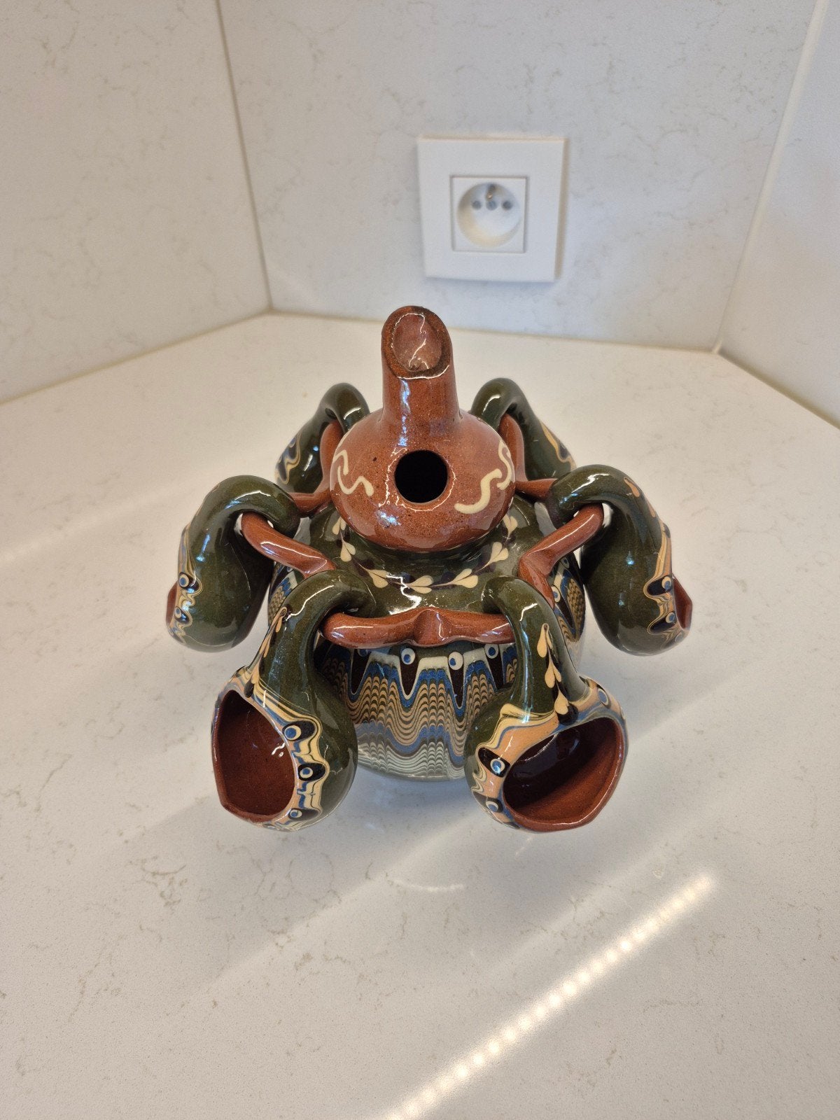 Vintage Bulgaarse rakia-set  van handgemaakt aardewerk, Vintage, Overige materialen, Ophalen of Verzenden, Zo goed als nieuw