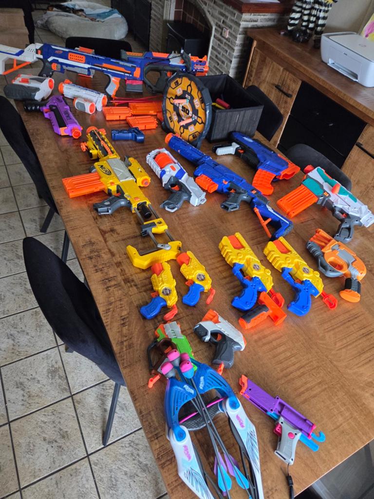 Lot nerf geweren, pijl en bogen en kogels..., Ophalen